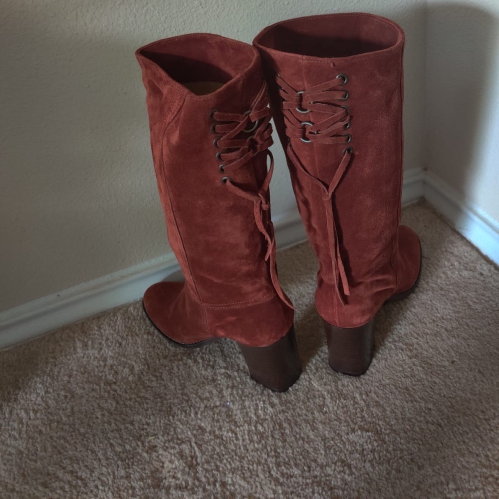 Kneel high coach boat